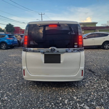 TOYOTA VOXY 2017 (Newly Imported)