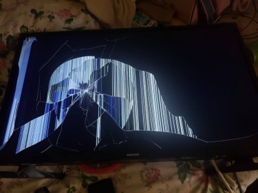 Damaged Samsung 32 Inch TVs 