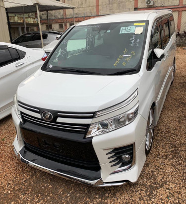 TOYOTA VOXY ZS 2016 (Newly Imported)