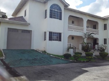 3 BEDROOM TOWNHOUSE FURNISHED FOR RENT 