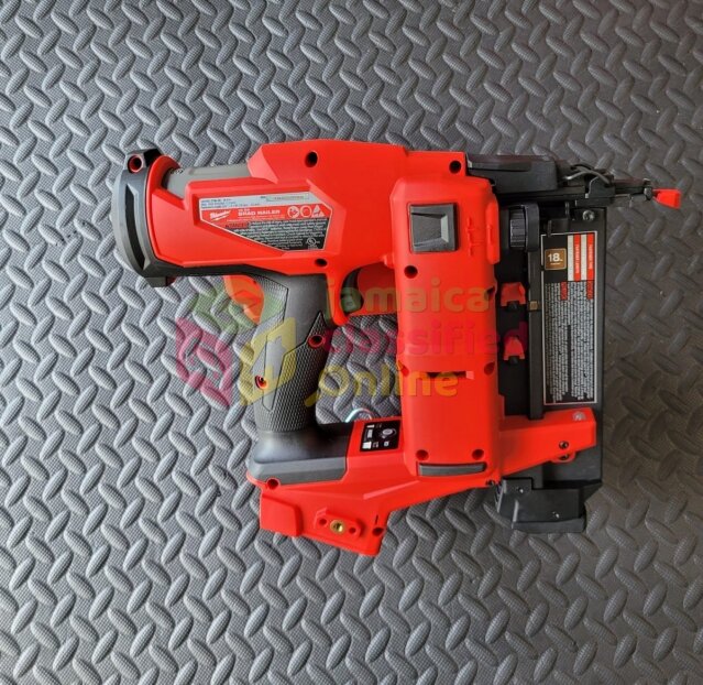 Milwaukee 18 Gauge Brad Nailer Gun