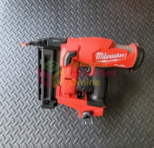 Milwaukee 18 Gauge Brad Nailer Gun