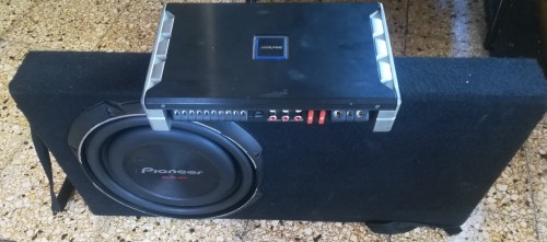 Car Sound System (Make An Offer! Reasonable Only