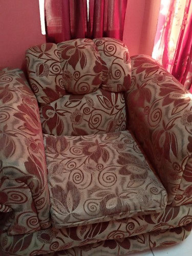 3 Piece Settee In Good Condition 