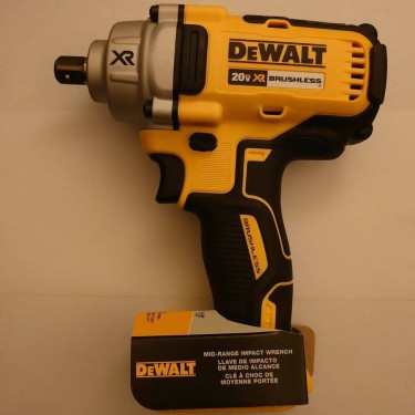 Dewalt 1/2 Impact Wrench SPECIAL OFFER 2 Batteries