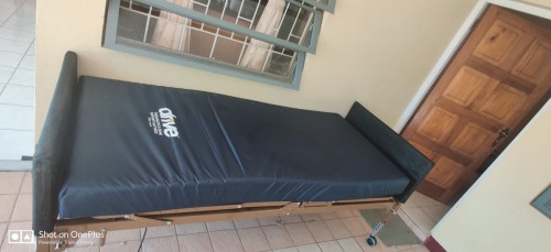 DRIVE MEDICAL SEMI-ELECTRIC LOW BED