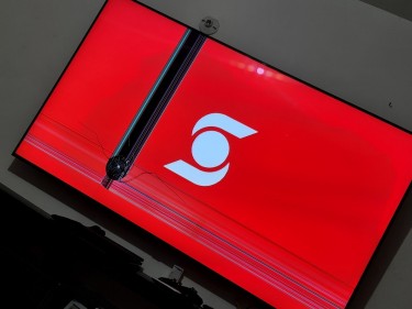 SAMSUNG 82 INCH QLED CRACKED SCREEN MAKE OFFERS