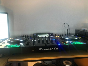 Pioneer DJ XDJ-XZ All In One DJ System - Black