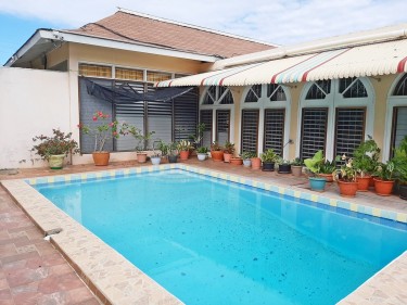 For Sale 4-Bedroom, 3-bathroom With Swimming Pool