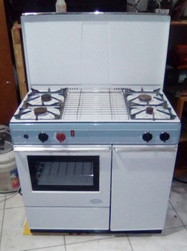 4 Burner Gas Stove With Hideaway Cylinder Area