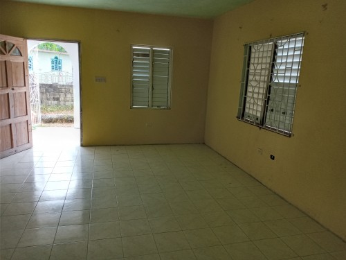 2 Bedrooms 2 Bathrooms With Living Area