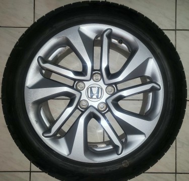 2018 Honda OEM 17 Inch Rims With Tyres