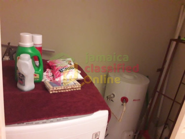 Beautifully Maintained 2 Bedrooms In Irwin Meadows