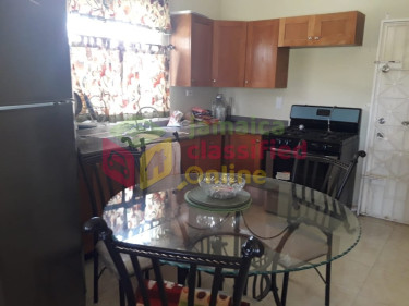 Beautifully Maintained 2 Bedrooms In Irwin Meadows