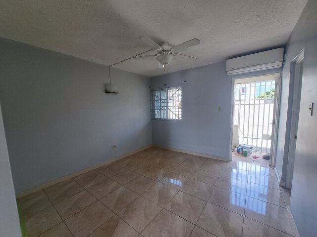 UNFURNISHED 1 Bedroom Apartment For Rent