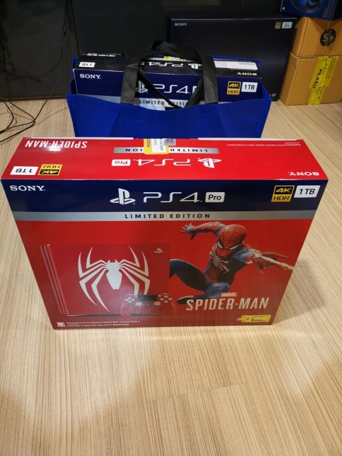 Sony PlayStation 4 Pro SpiderMan Blu-ray Version