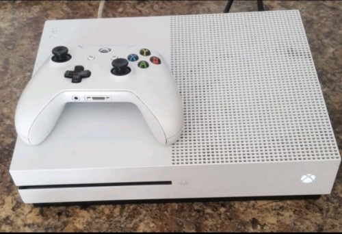 Xbox One S 210518-1TB, One Controller