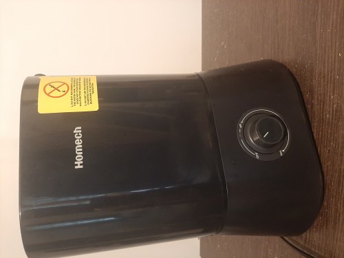 Cool Mist, 2L Humidifier (black). 1 Month Old