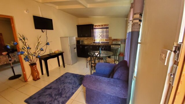 1 Bedroom Apt Furnished A/C, Hot Water.
