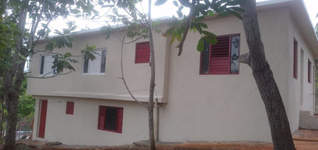 5 Bedroom House Gated Patio