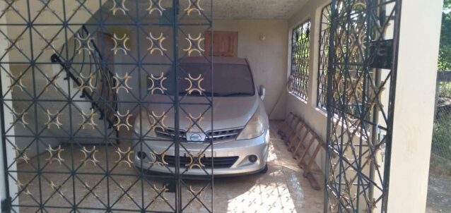 5 Bedroom House Gated Patio
