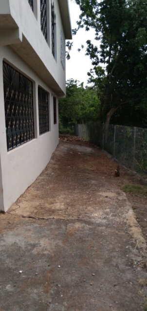 5 Bedroom House Gated Patio