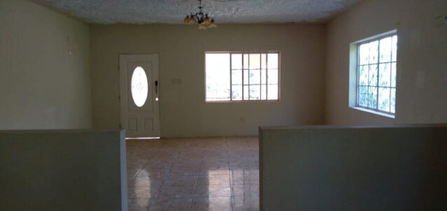 5 Bedroom House Gated Patio