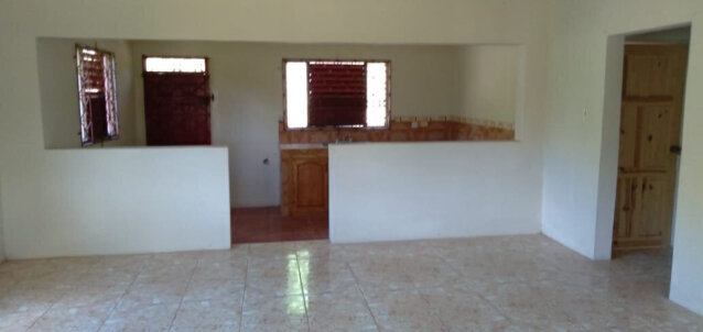 5 Bedroom House Gated Patio