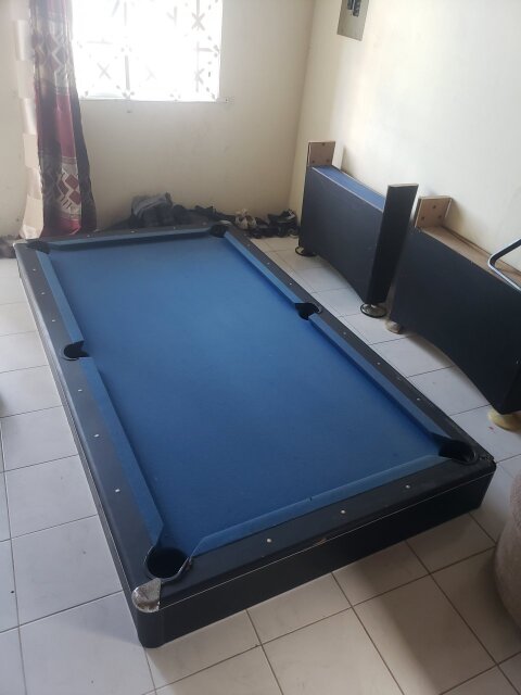 8ft Pool Table