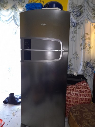Brand New Whirlpool Refrigerator 6 Months Old