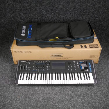 New Yamaha MODX6 Synthesizer With Gig Bag 