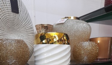 BEAUTIFUL ACCENT VASES FOR SALE 