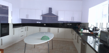 5 Bedroom Guest House Houses Whitehouse
