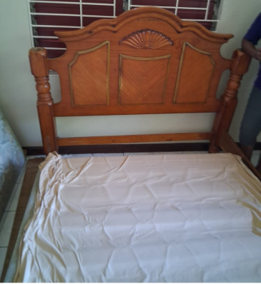 Bedframe, Queen, Solid Wood 