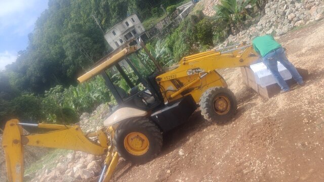 Backhoe 6-8hrs Daily Rental