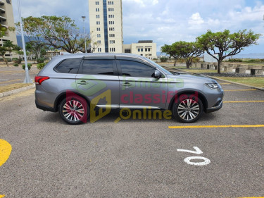 2019 Mitsubishi Outlander - High Spec Verson
