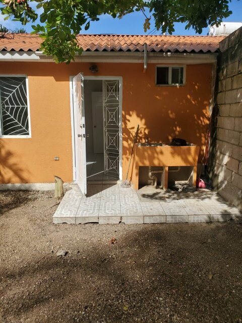 1 Bedroom House