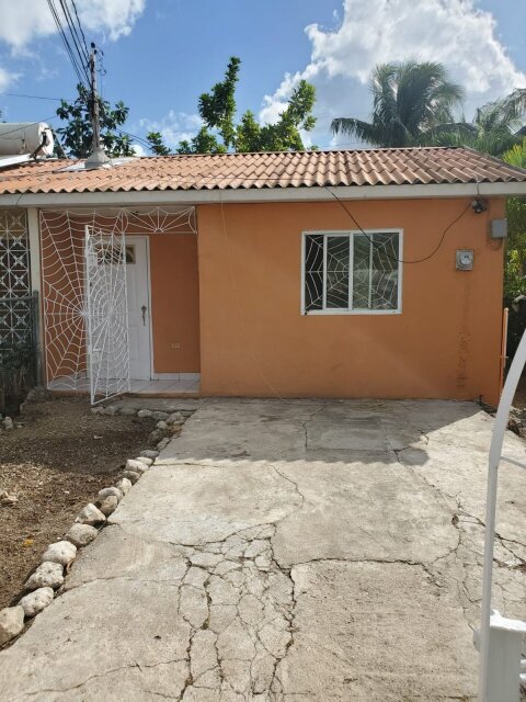 1 Bedroom House Houses Angels Estate