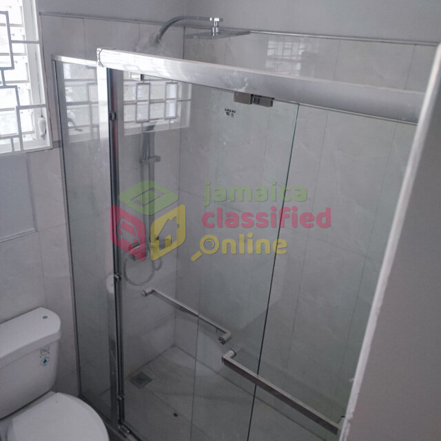 Spacious 1 Bedroom Mona Flat