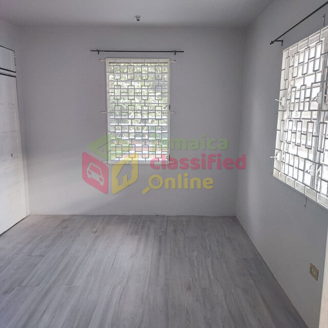 Spacious 1 Bedroom Mona Flat