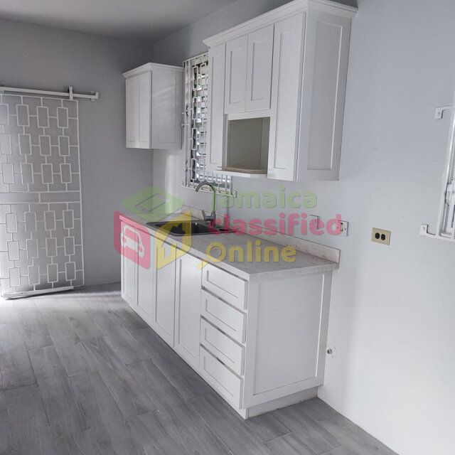 Spacious 1 Bedroom Mona Flat