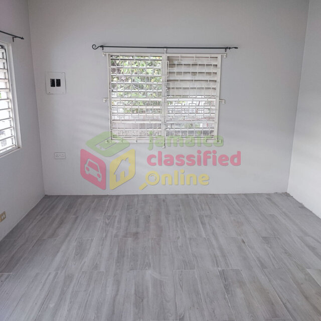 Spacious 1 Bedroom Mona Flat