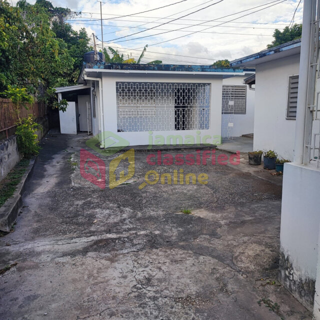 Spacious 1 Bedroom Mona Flat