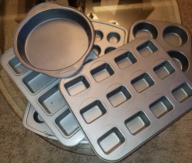 5 Muffin And Baking Tins