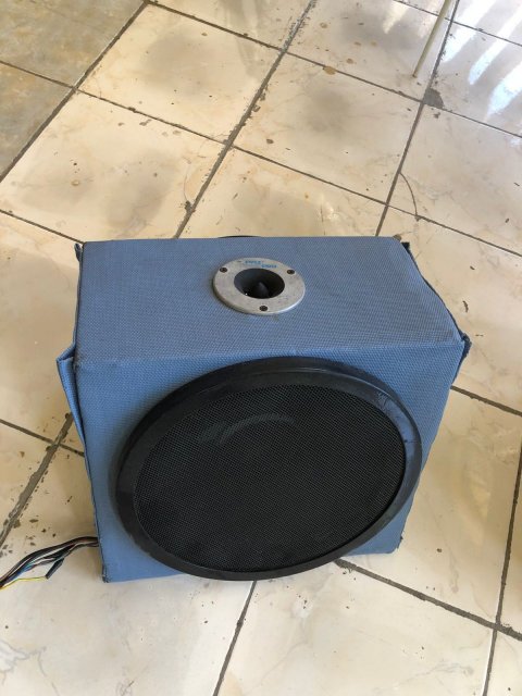 10” And 8” Speaker With 3 Tweeters In Box