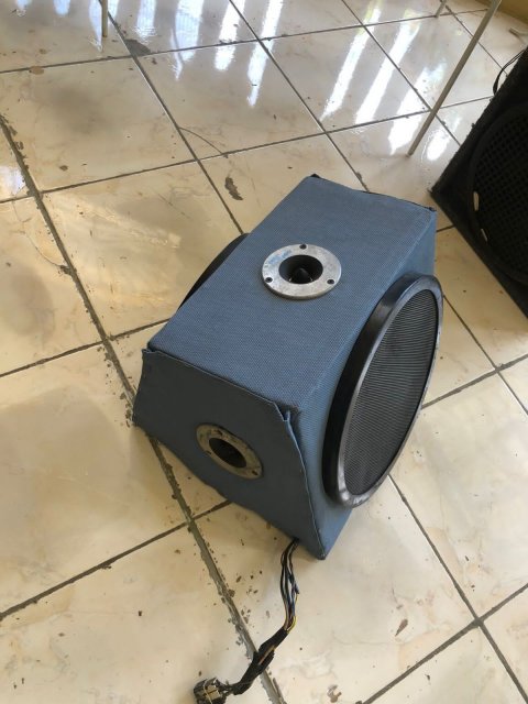 10” And 8” Speaker With 3 Tweeters In Box