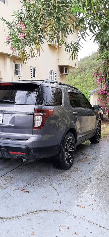 Ford Explorer SPORT Range Rover Features And Styli Vans & SUVs Half Way Tree