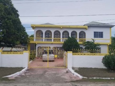 8 Bedroom House For Sale 