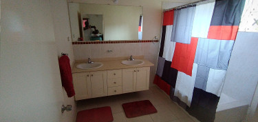Beautifully Furnished 3 Bedroom/3bathrooms