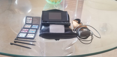 Nintendo DS Lite With Accessories 